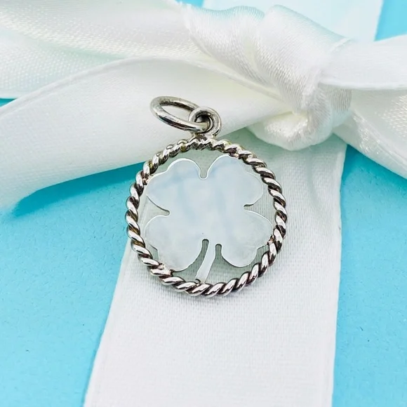 New Tiffany & Co. 925 Silver Twist Clover Leaf Charm lucky 🍀 box pouch - Picture 3 of 6